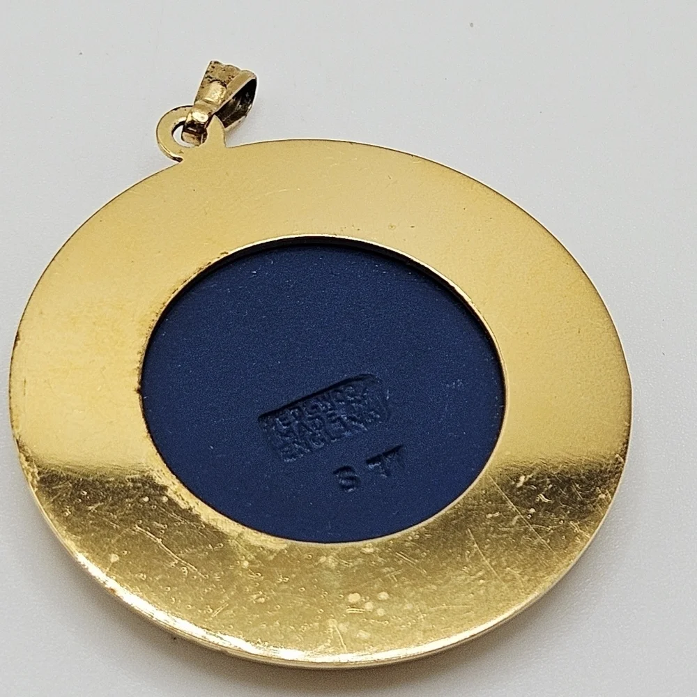 VINTAGE Wedgwood Jasperware Gold Filled Circle Pendant Made in England Signed